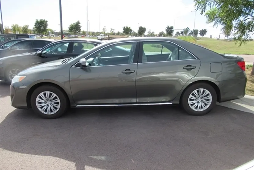 2012 Toyota Camry LE photo 1