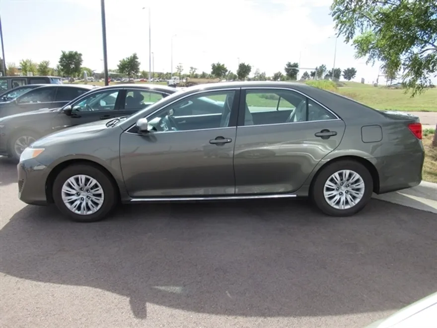 2012 Toyota Camry LE photo 1