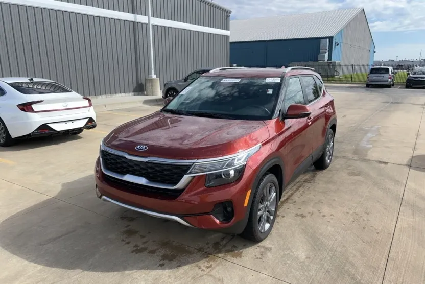2021 Kia Seltos S photo 1