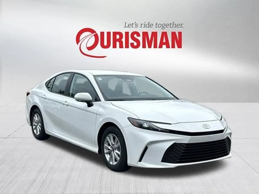 2025 Toyota Camry LE photo 1