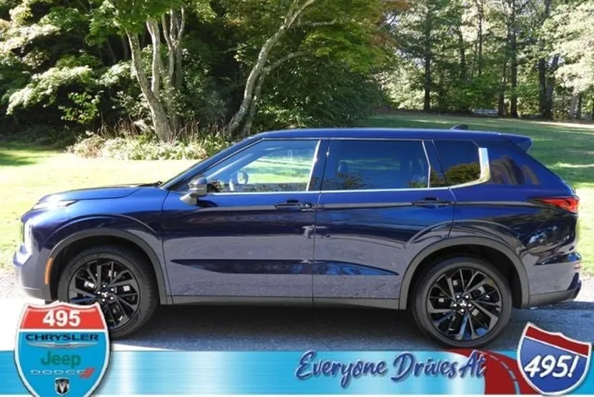 2022 Mitsubishi Outlander Black Edition LE SEL GT photo 1