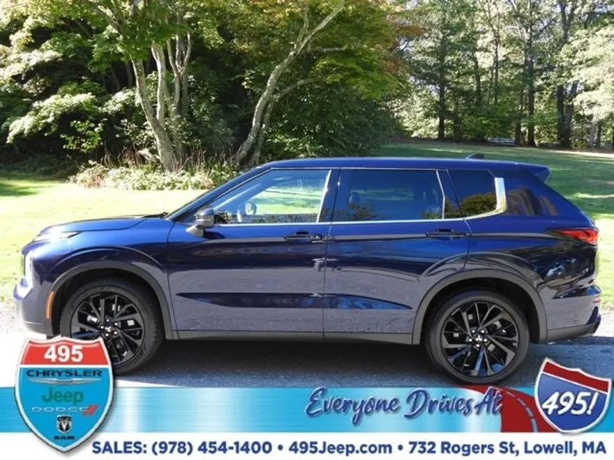 2022 Mitsubishi Outlander Black Edition photo 1