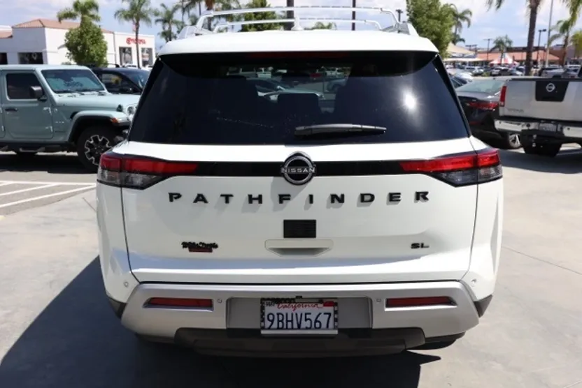 2022 Nissan Pathfinder SL photo 1
