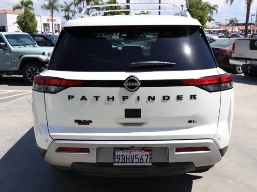 2022 Nissan Pathfinder SL photo 1