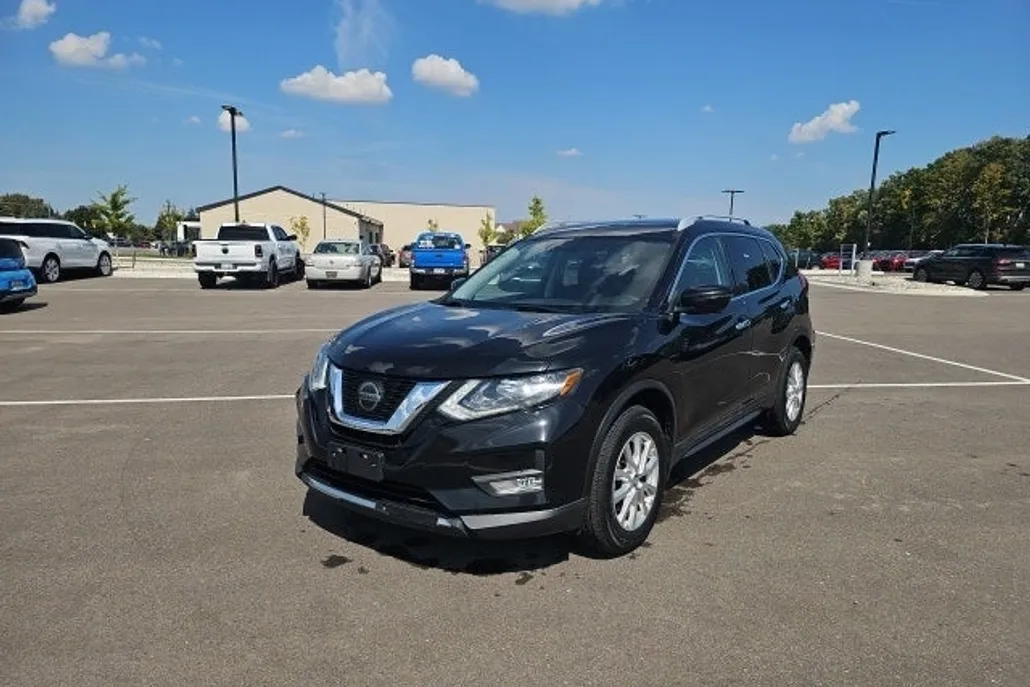 2018 Nissan Rogue SV photo 1