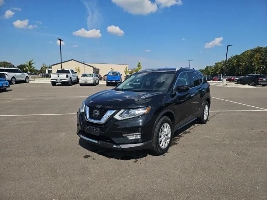 2018 Nissan Rogue SV photo 1
