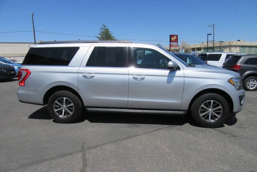 2019 Ford Expedition MAX XLT photo 1