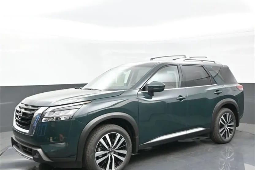 2025 Nissan Pathfinder Platinum photo 1