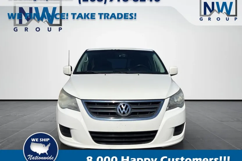 2009 Volkswagen Routan SEL photo 1