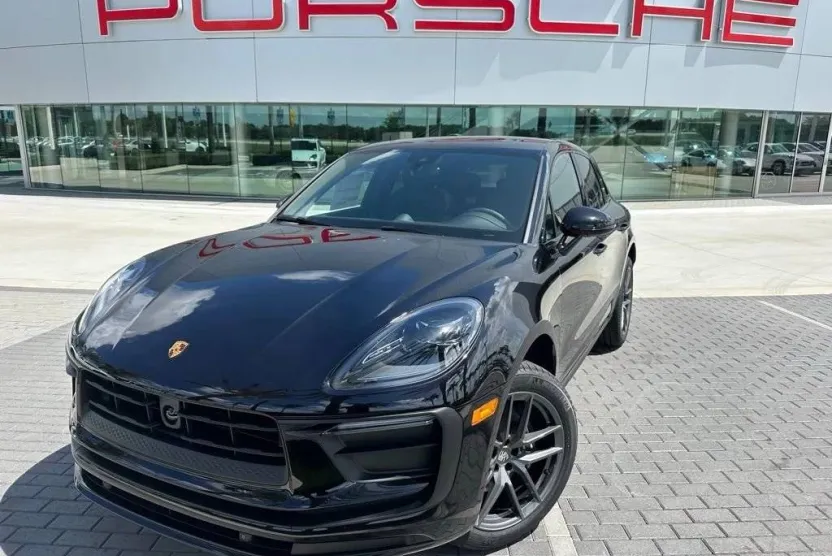 2025 Porsche Macan T photo 1