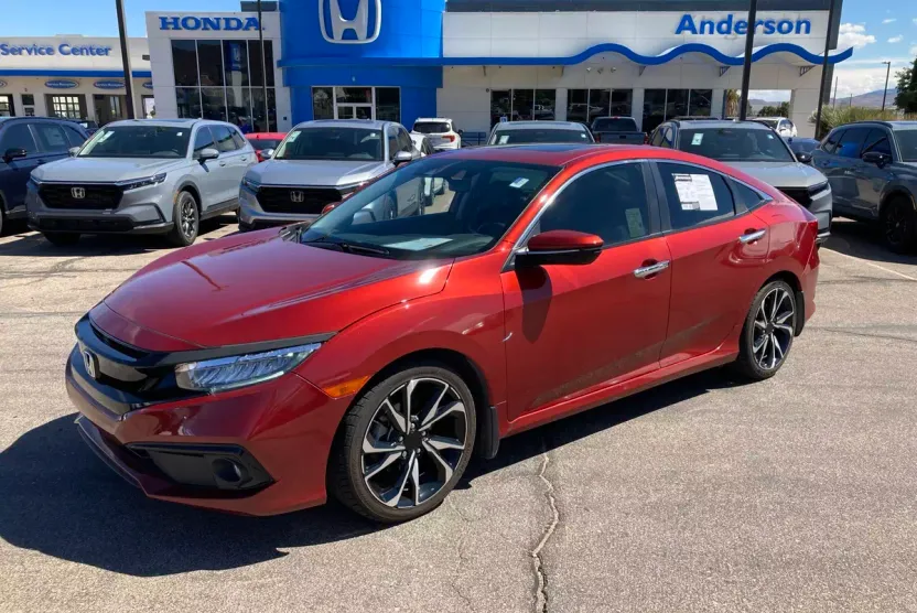 2019 Honda Civic Touring photo 1