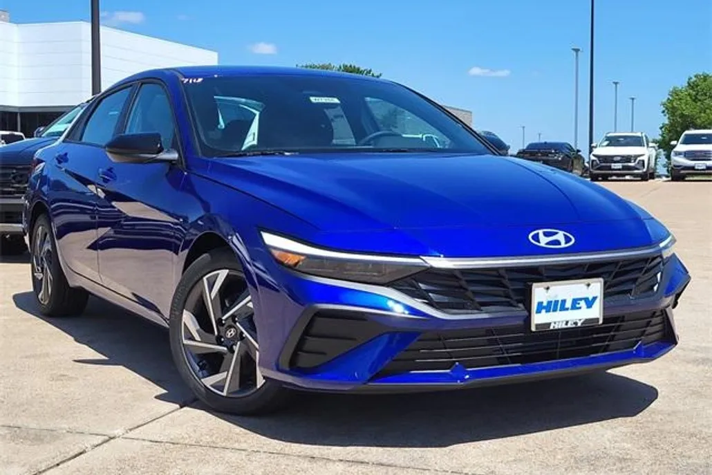2025 Hyundai Elantra SEL Sport photo 1