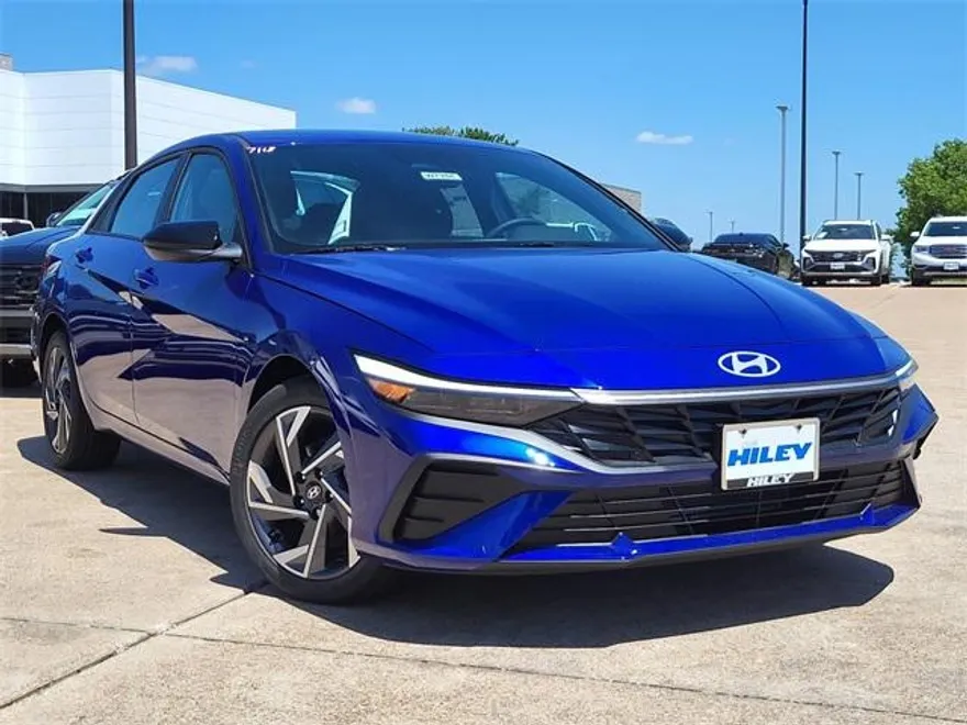 2025 Hyundai Elantra SEL Sport photo 1