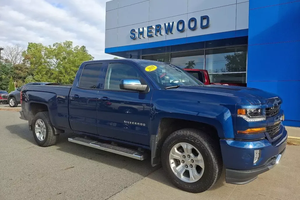 2019 Chevrolet Silverado LT photo 1
