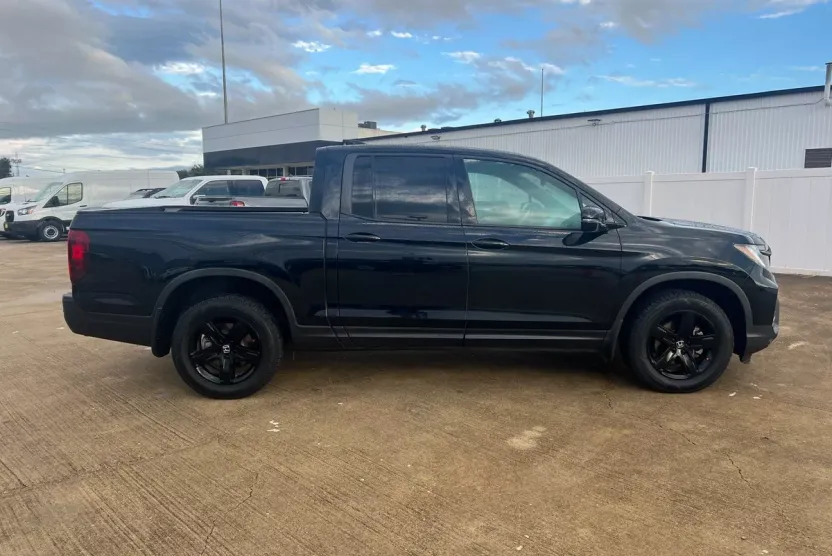 2022 Honda Ridgeline Black Edition photo 1