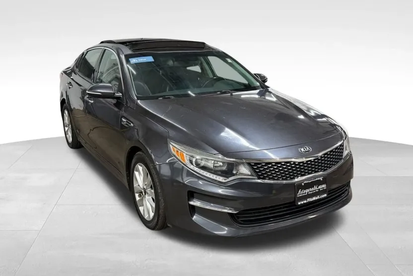 2018 Kia Optima EX photo 1