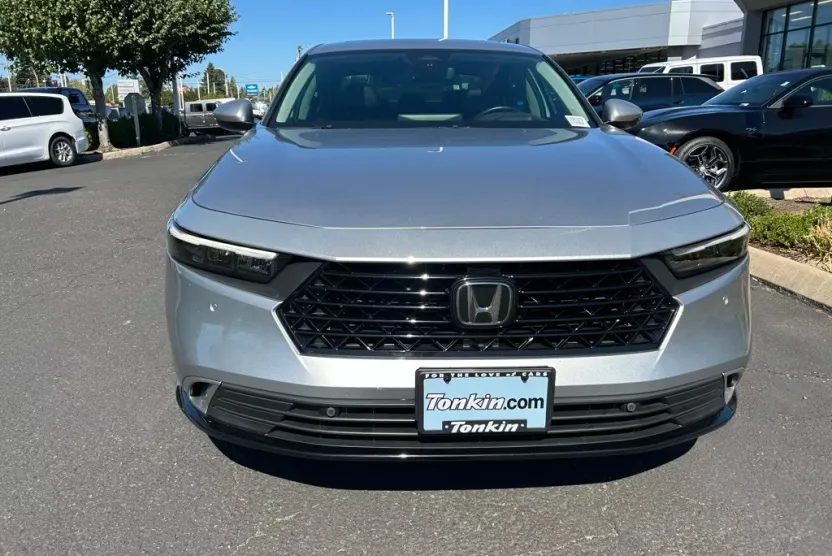 2023 Honda Accord Hybrid Touring photo 1