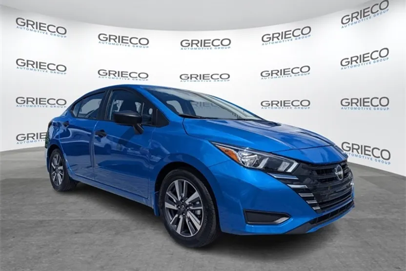 2023 Nissan Versa 1.6 S photo 1