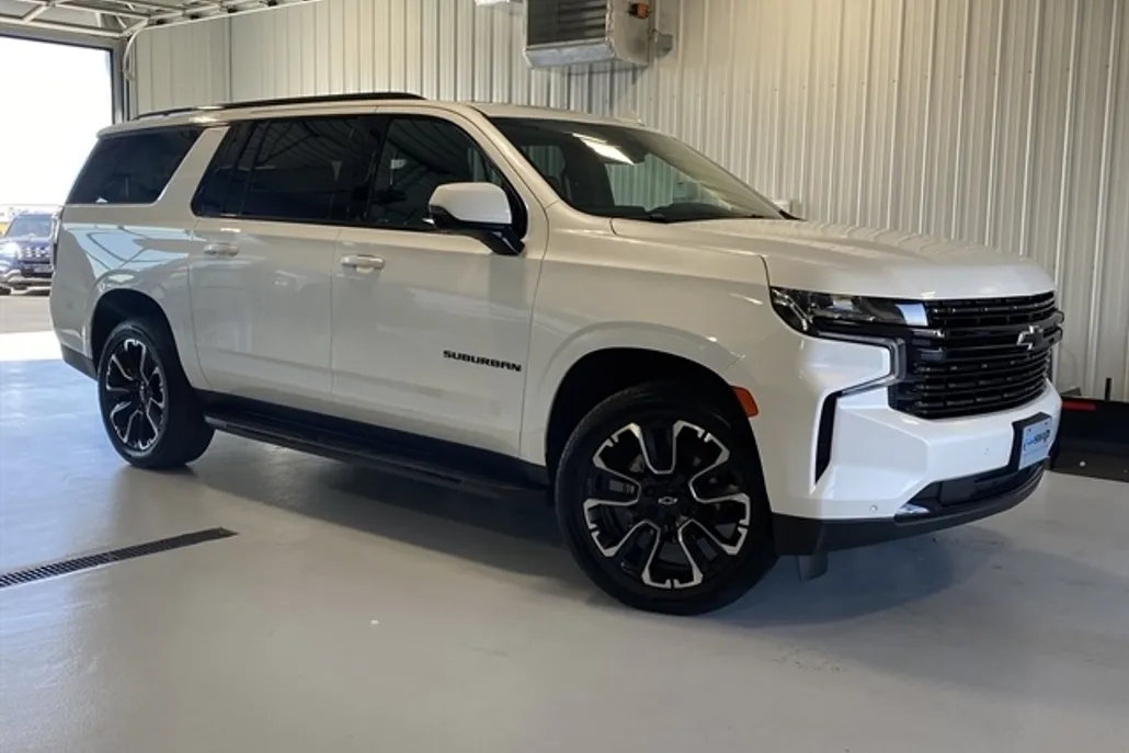 2022 Chevrolet Suburban RST photo 1