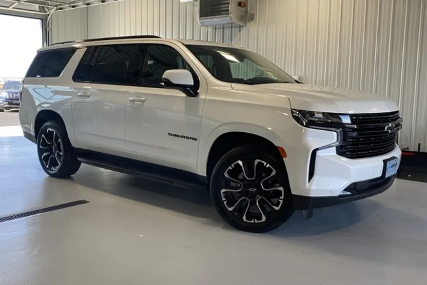2022 Chevrolet Suburban RST photo 1