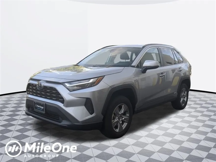 2024 Toyota RAV4 Hybrid XLE photo 1