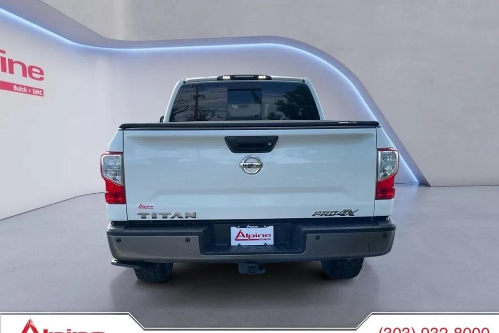 2018 Nissan Titan PRO-4X photo 1
