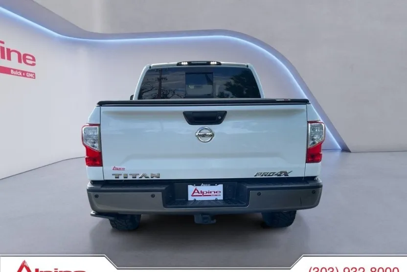 2018 Nissan Titan PRO-4X photo 1