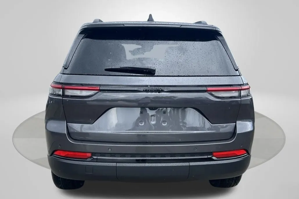 2025 Jeep Grand Cherokee Laredo Altitude photo 1