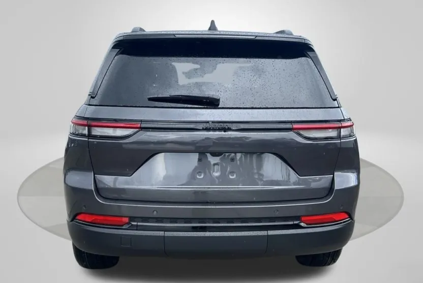 2025 Jeep Grand Cherokee Laredo Altitude photo 1