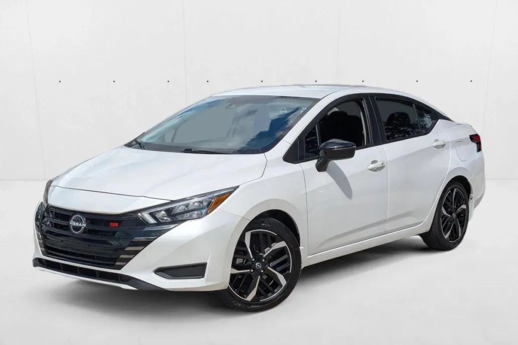 2023 Nissan Versa SR photo 1