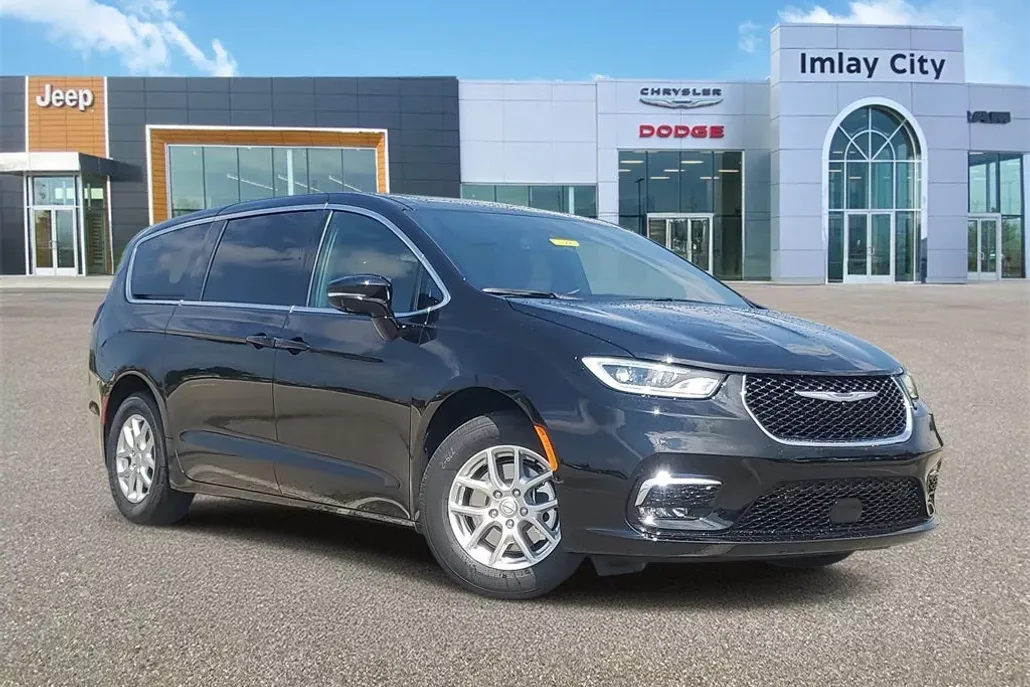 2026 Chrysler Pacifica photo 1
