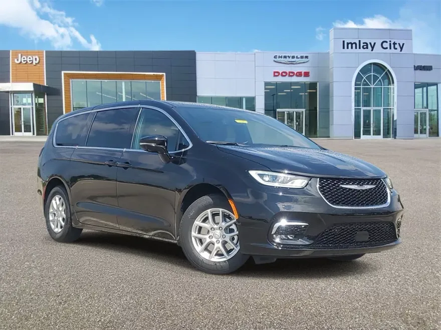 2026 Chrysler Pacifica photo 1