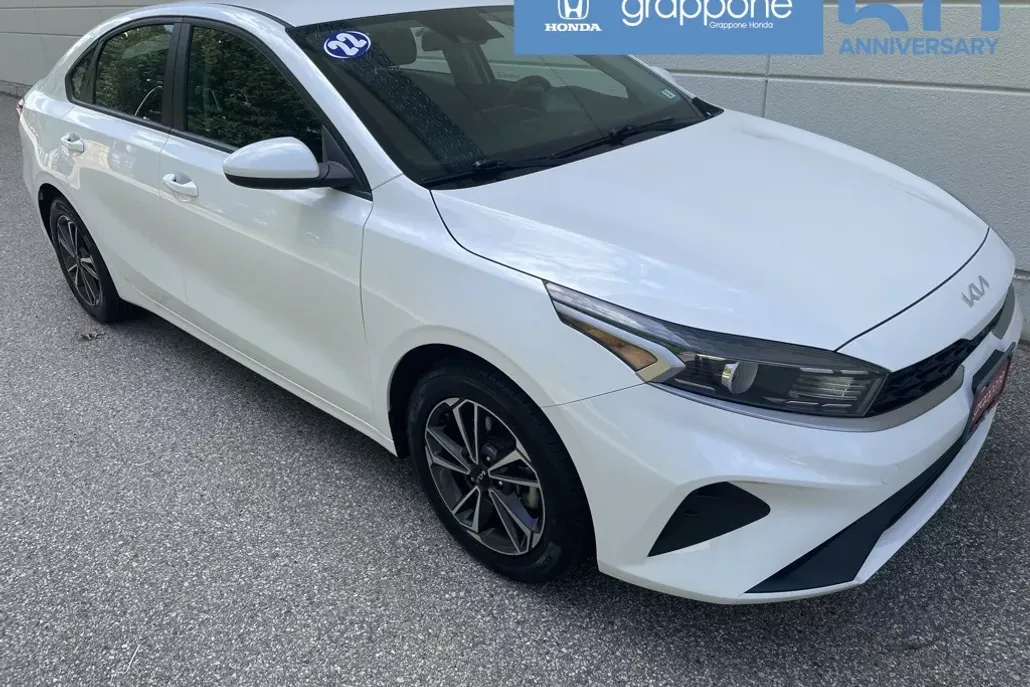 2022 Kia Forte LXS photo 1