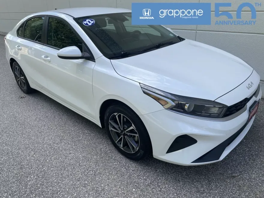 2022 Kia Forte LXS photo 1