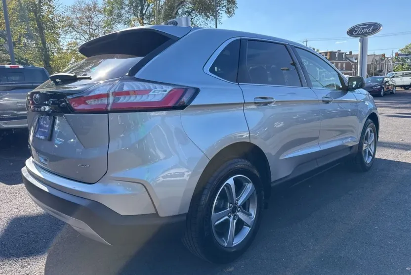 2024 Ford Edge SEL photo 1
