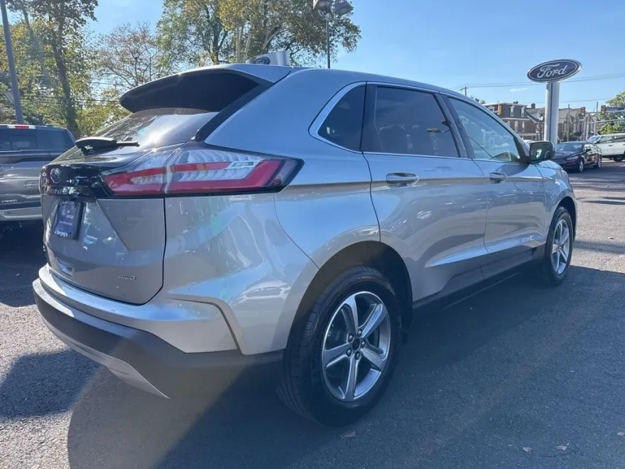 2024 Ford Edge SEL photo 1