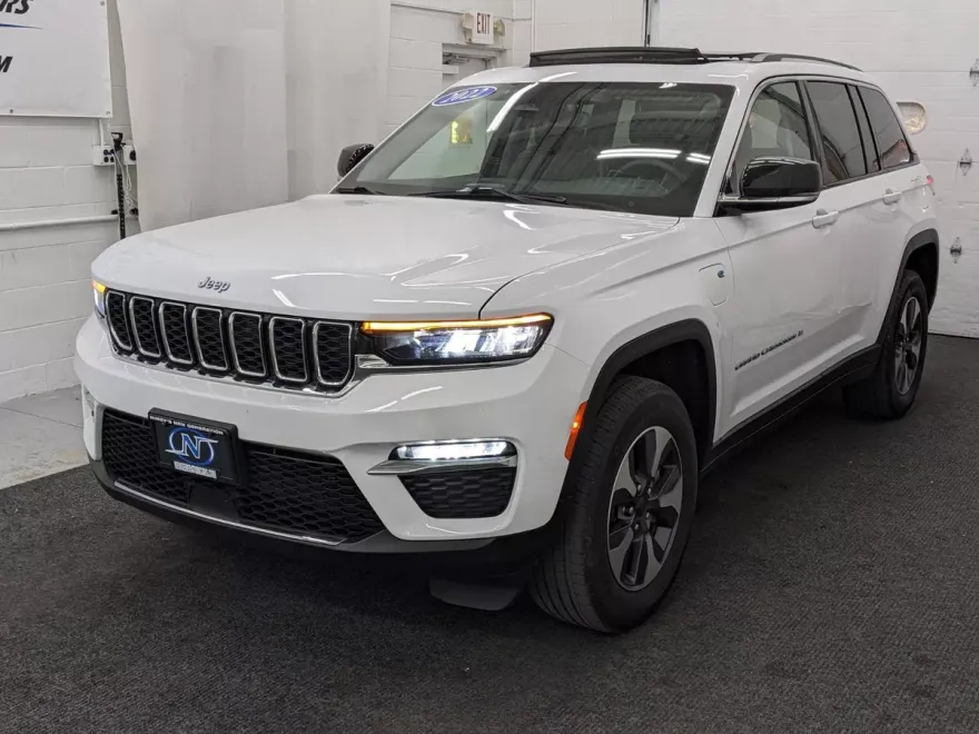 2022 Jeep Cherokee Limited 4xe photo 1