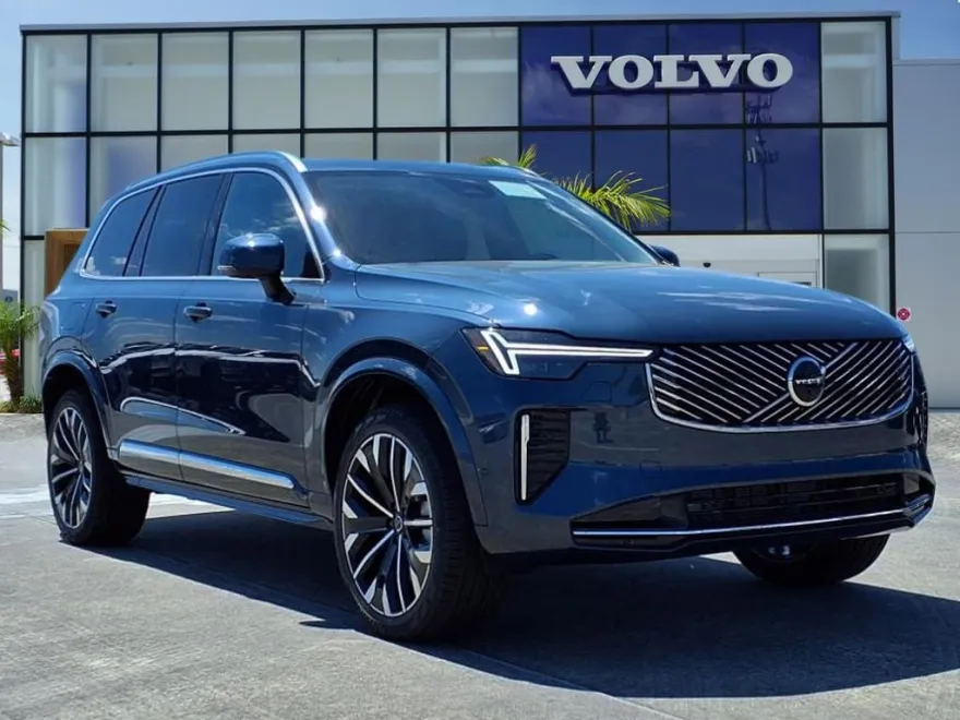 2025 Volvo XC90 B5 photo 1