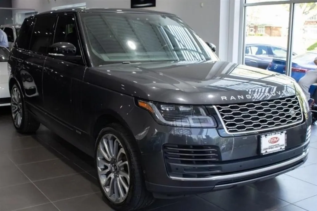 2020 Land Rover Range Rover SE photo 1