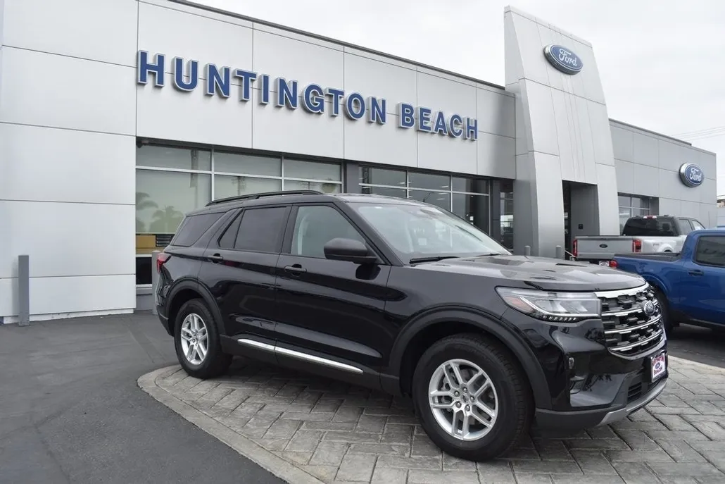2025 Ford Explorer photo 1