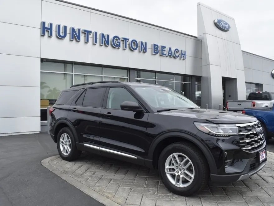 2025 Ford Explorer photo 1