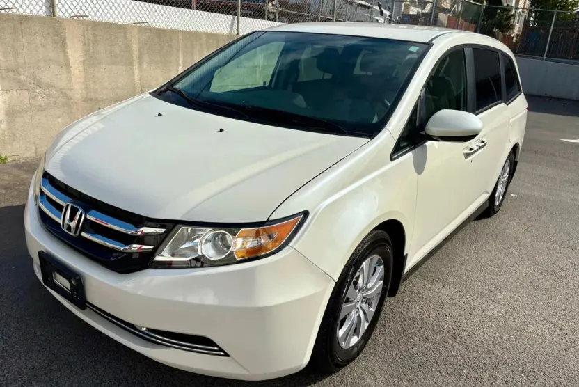 2014 Honda Odyssey EX photo 1