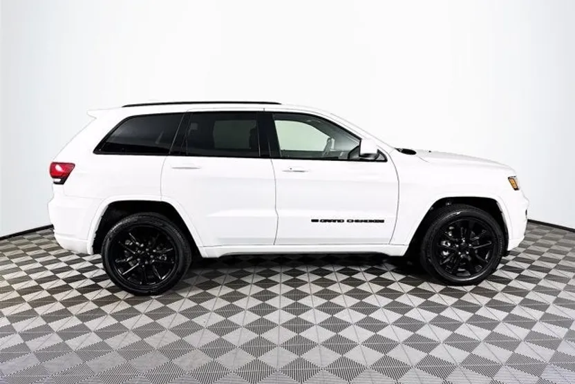 2022 Jeep Cherokee Laredo photo 1