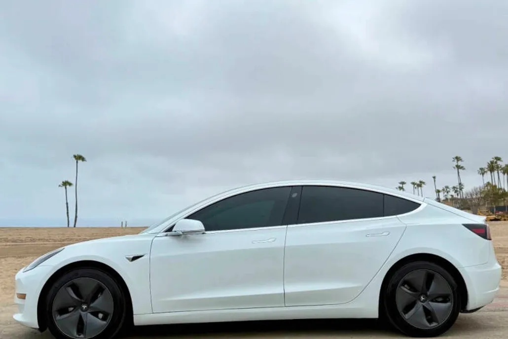 2019 Tesla Model 3 Long Range photo 1