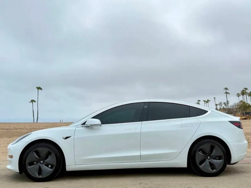 2019 Tesla Model 3 Long Range photo 1