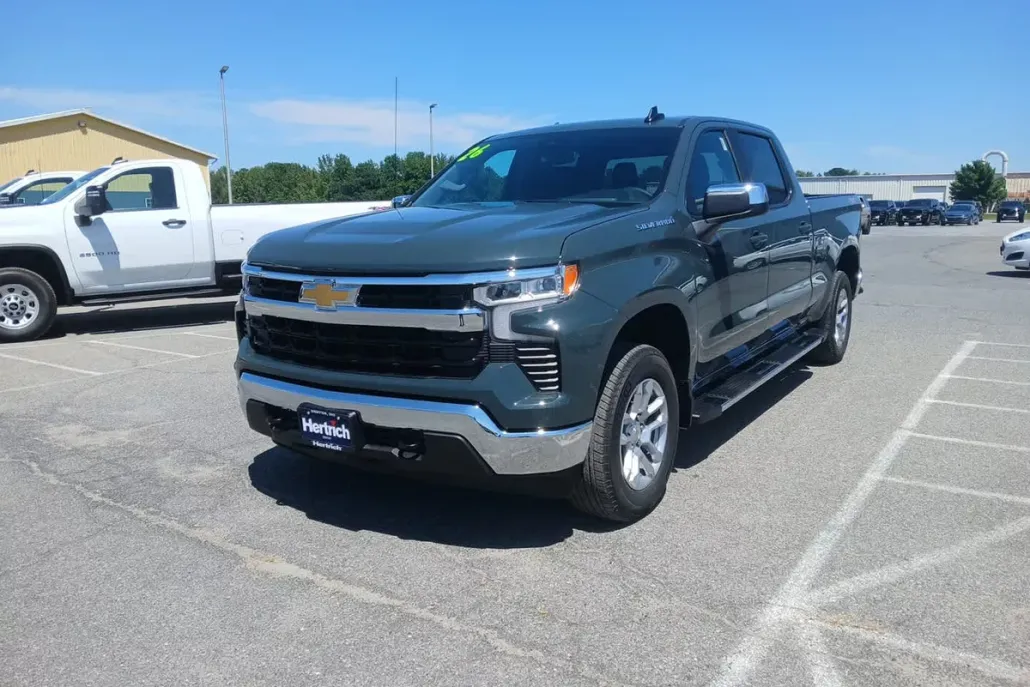 2026 Chevrolet Silverado 1500 LT photo 1