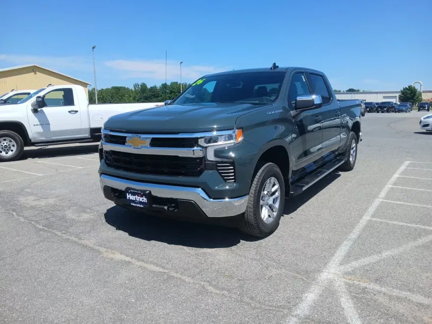 2026 Chevrolet Silverado 1500 LT photo 1