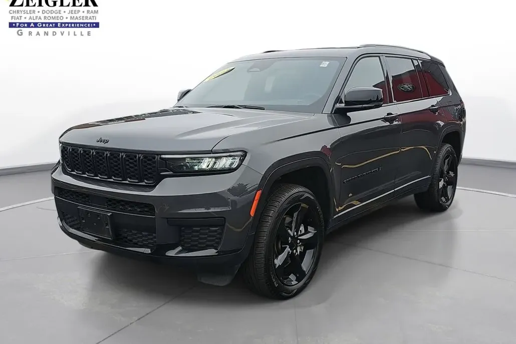 2023 Jeep Grand Cherokee Altitude photo 1