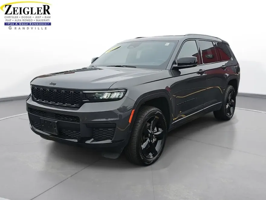 2023 Jeep Grand Cherokee Altitude photo 1