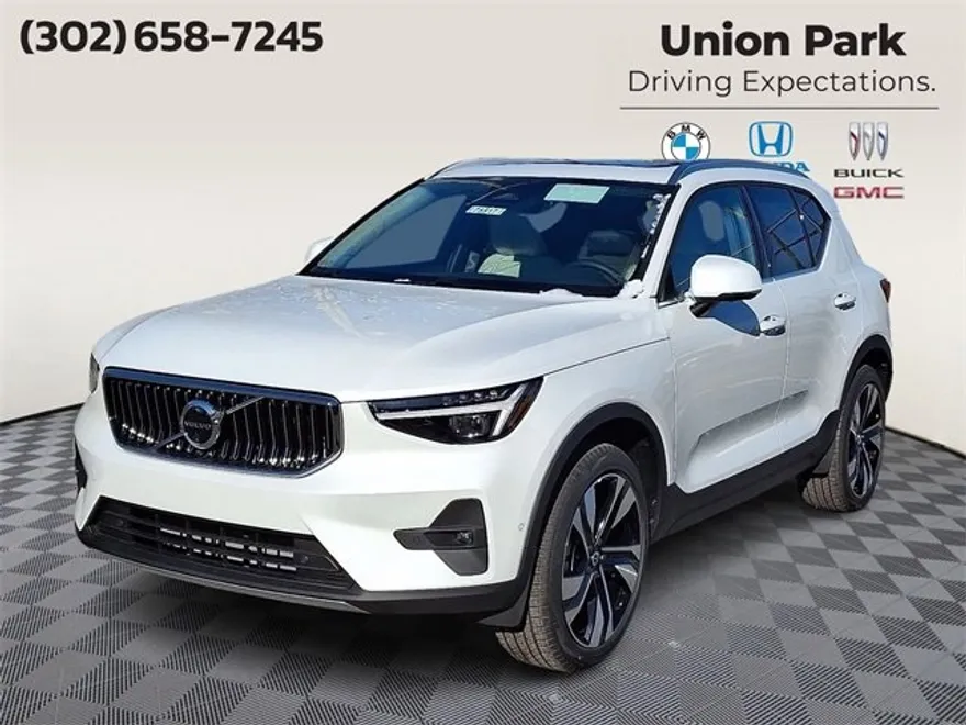 2025 Volvo XC40 AWD Plus photo 1